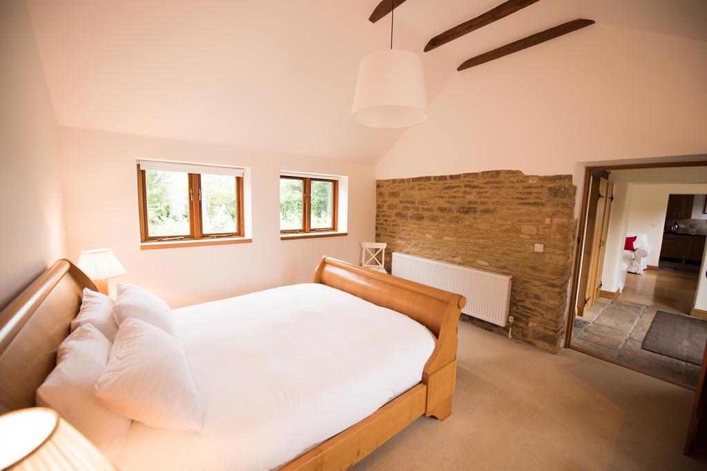 Villa Whitley Coach House Habitación foto