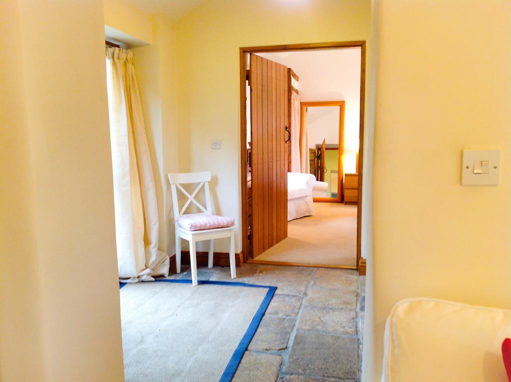 Villa Whitley Coach House Habitación foto